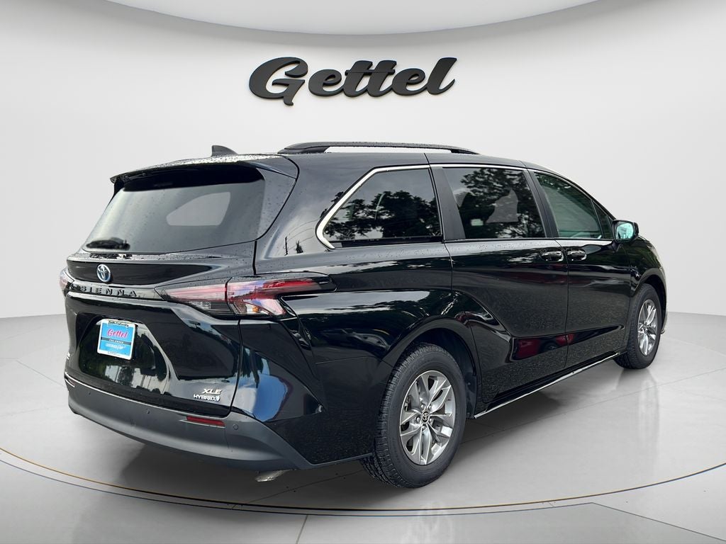 2024 Toyota Sienna XLE 8 Passenger