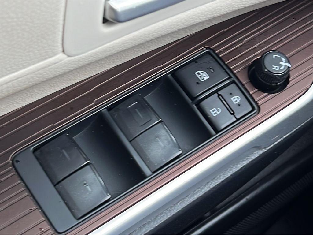 2023 Toyota Sienna XLE 8 Passenger
