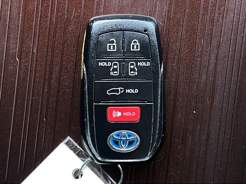 2023 Toyota Sienna XLE 8 Passenger