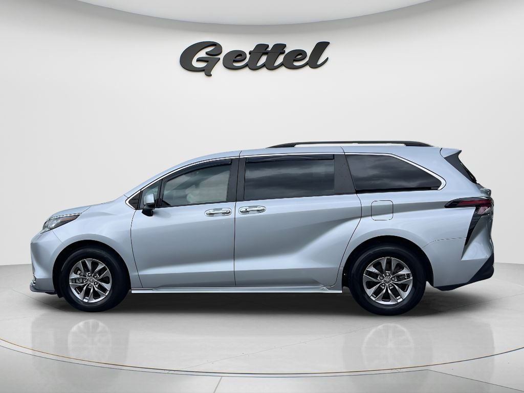 2023 Toyota Sienna XLE 8 Passenger