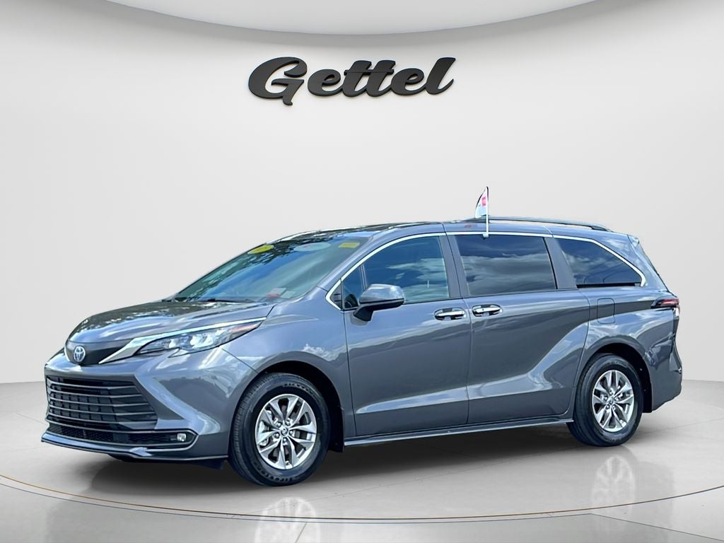 2025 Toyota SIENNA XLE XLE 8 Passenger