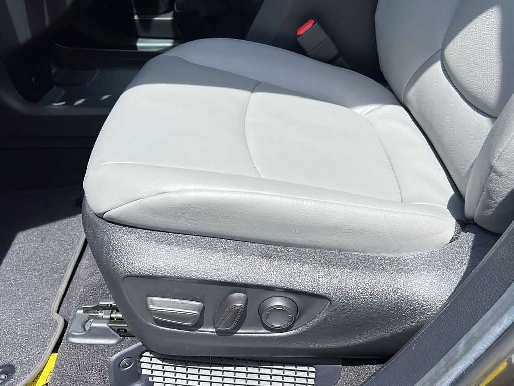 2025 Toyota SIENNA XLE XLE 8 Passenger