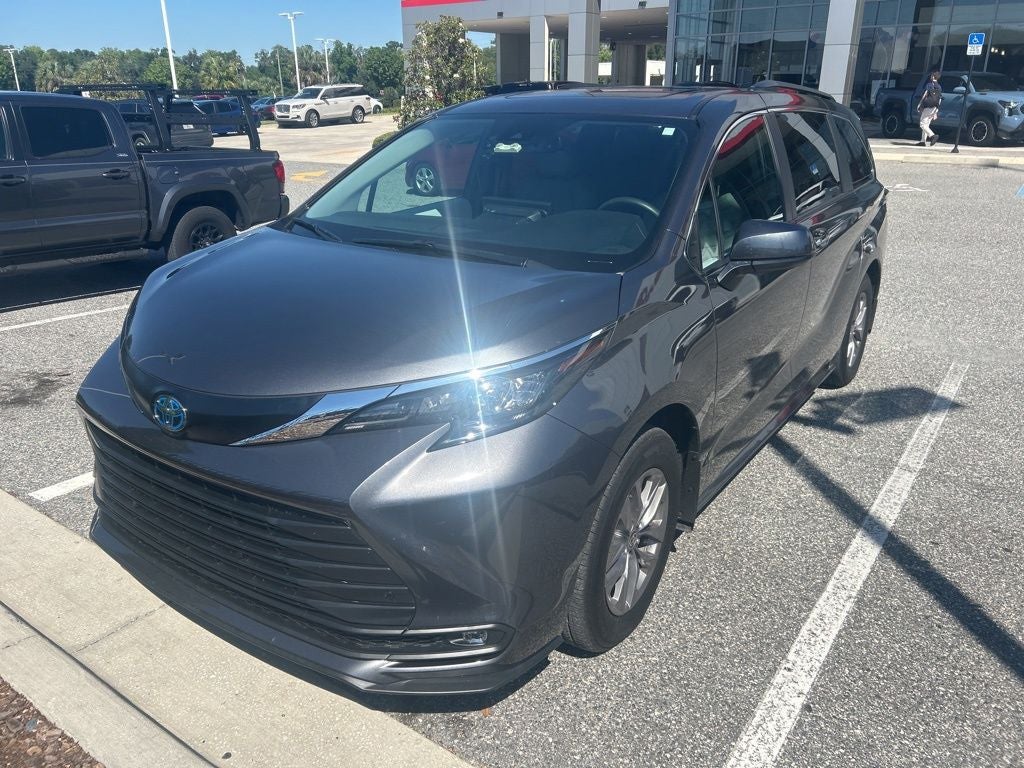2025 Toyota SIENNA XLE XLE 8 Passenger
