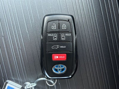 2025 Toyota SIENNA XLE XLE 8 Passenger