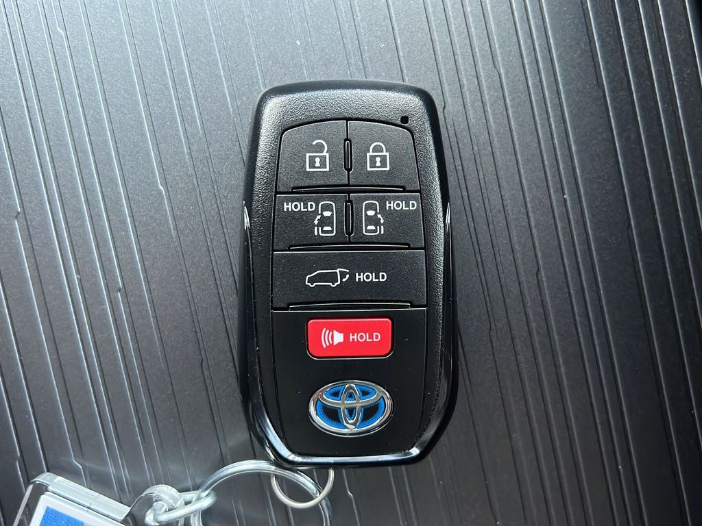 2025 Toyota SIENNA XLE XLE 8 Passenger