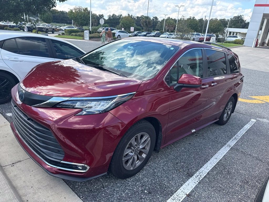2022 Toyota Sienna XLE 7 Passenger