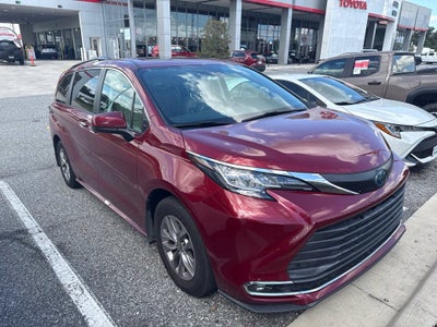 2022 Toyota Sienna XLE 7 Passenger