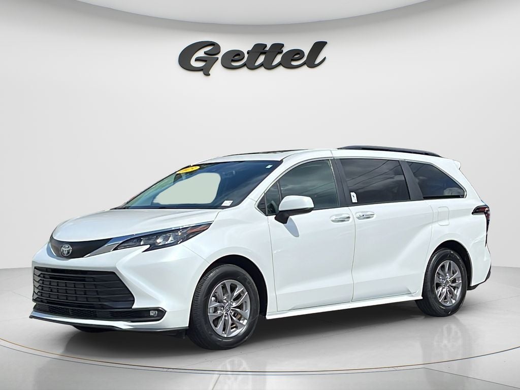 2025 Toyota Sienna XLE 8 Passenger