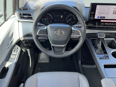 2025 Toyota Sienna XLE 8 Passenger