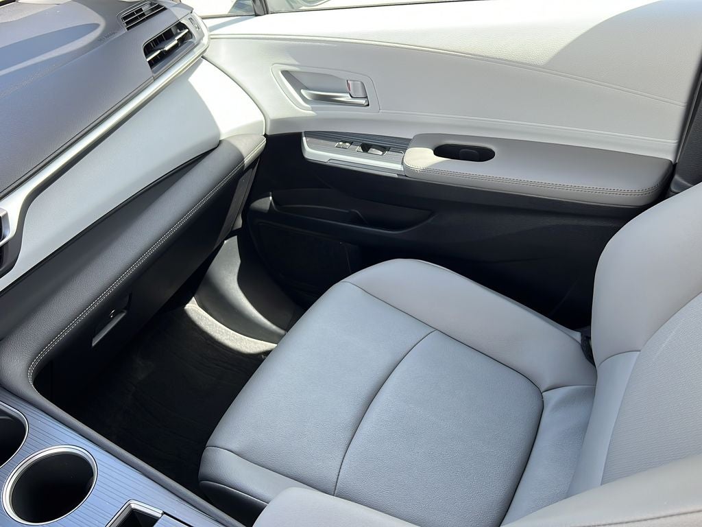 2025 Toyota Sienna XLE 8 Passenger
