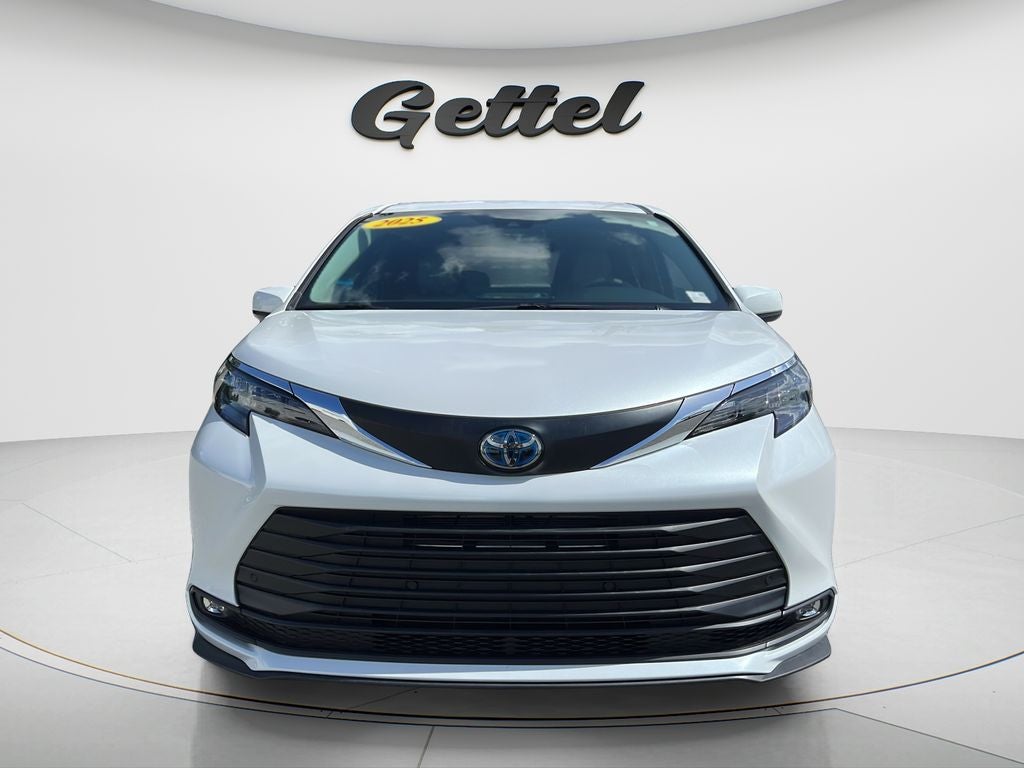 2025 Toyota Sienna XLE 8 Passenger