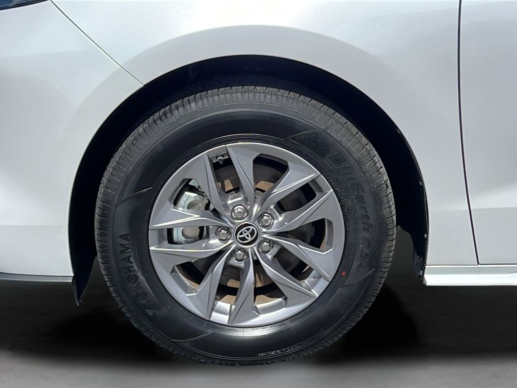 2025 Toyota Sienna XLE 8 Passenger