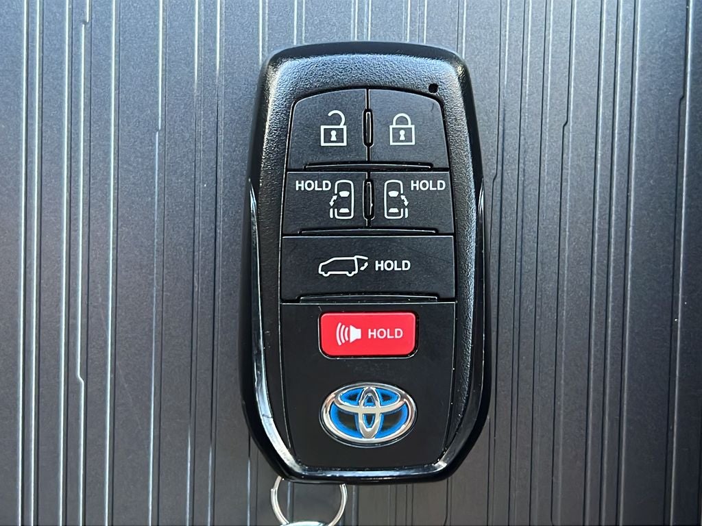 2025 Toyota Sienna XLE 8 Passenger