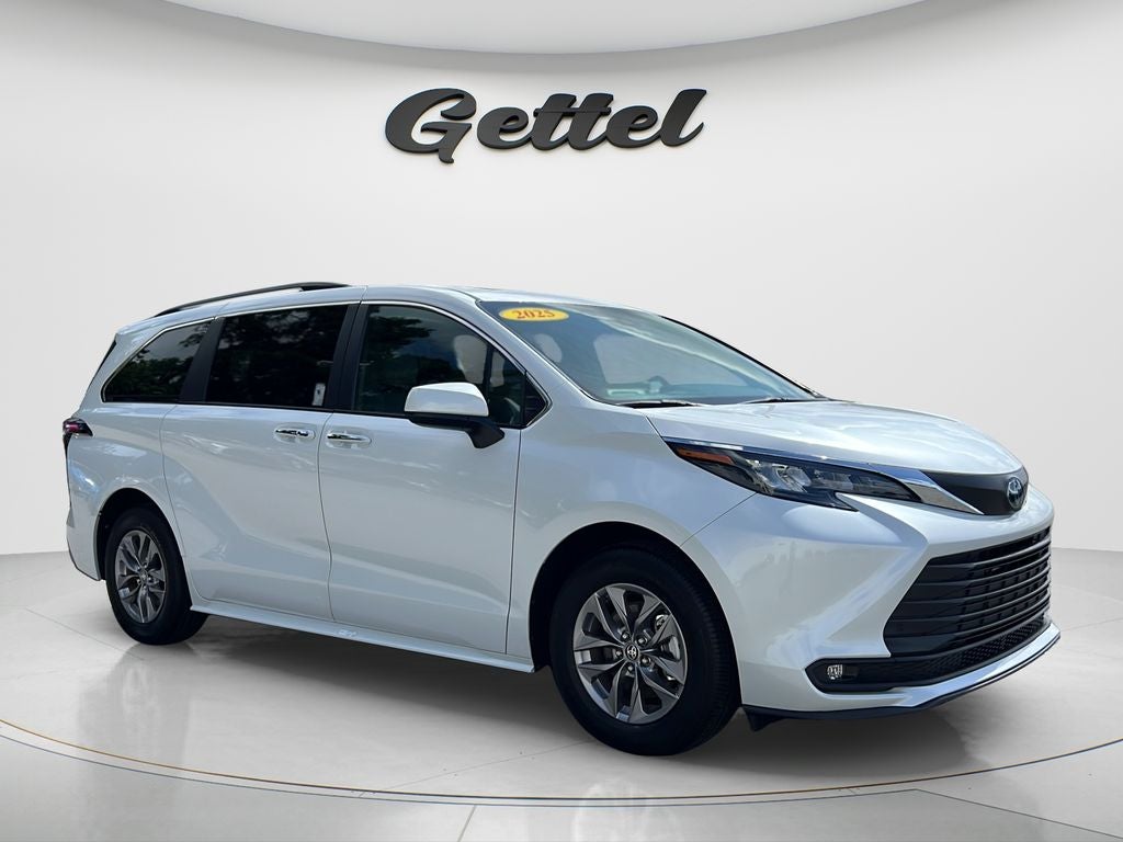 2025 Toyota Sienna XLE 8 Passenger