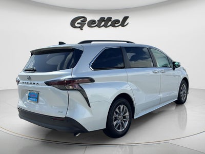 2025 Toyota Sienna XLE 8 Passenger