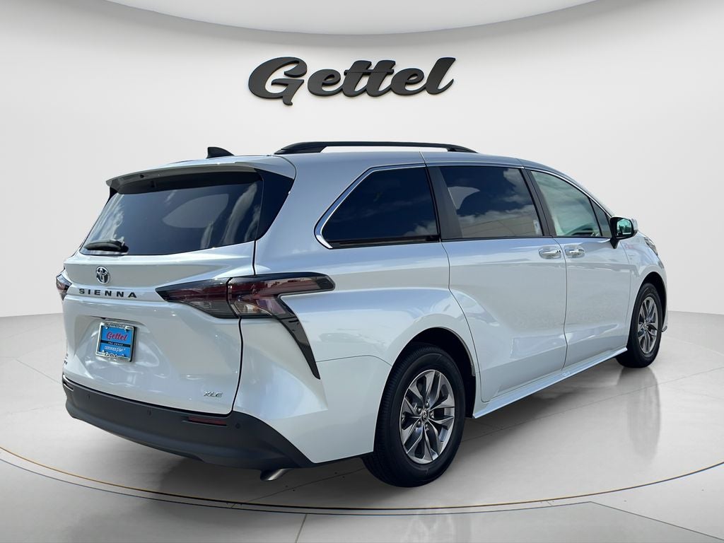 2025 Toyota Sienna XLE 8 Passenger