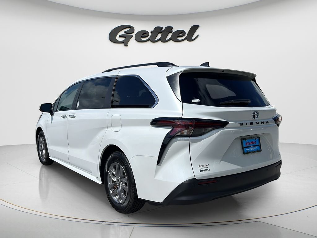2025 Toyota Sienna XLE 8 Passenger