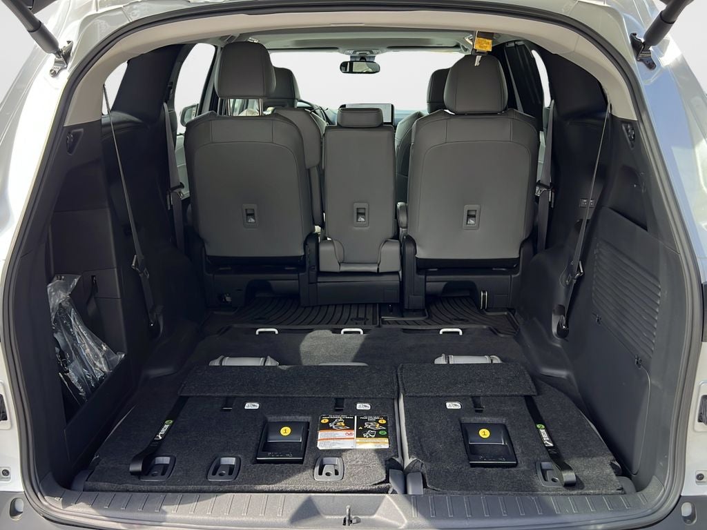 2025 Toyota Sienna XLE 8 Passenger