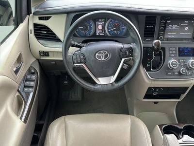 2020 Toyota SIENNA XLE 3.5L XLE 8 Passenger