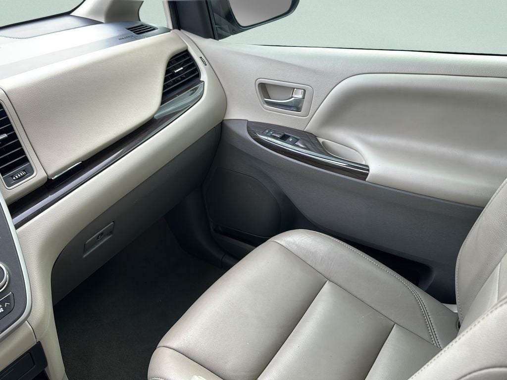 2020 Toyota SIENNA XLE 3.5L XLE 8 Passenger
