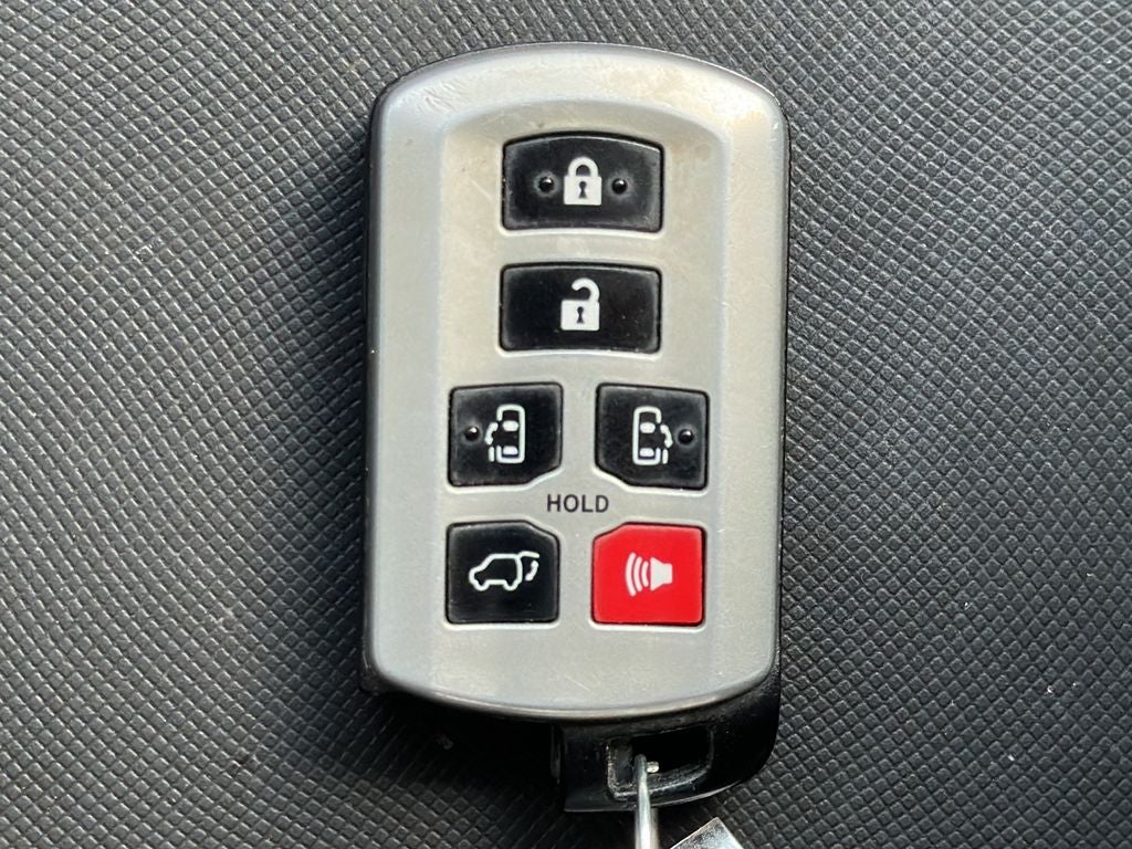 2020 Toyota SIENNA XLE 3.5L XLE 8 Passenger