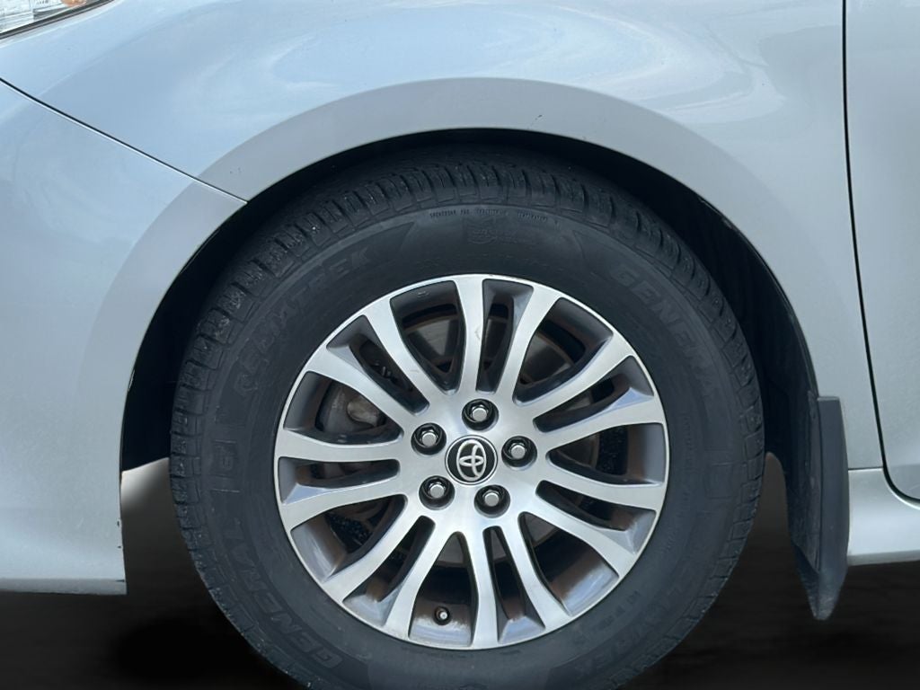 2020 Toyota SIENNA XLE 3.5L XLE 8 Passenger