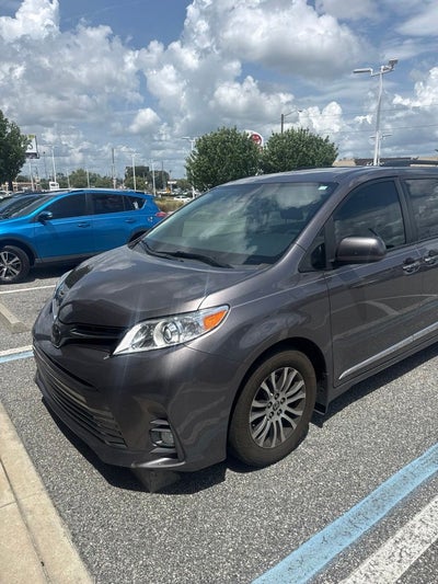 2020 Toyota Sienna XLE 8 Passenger