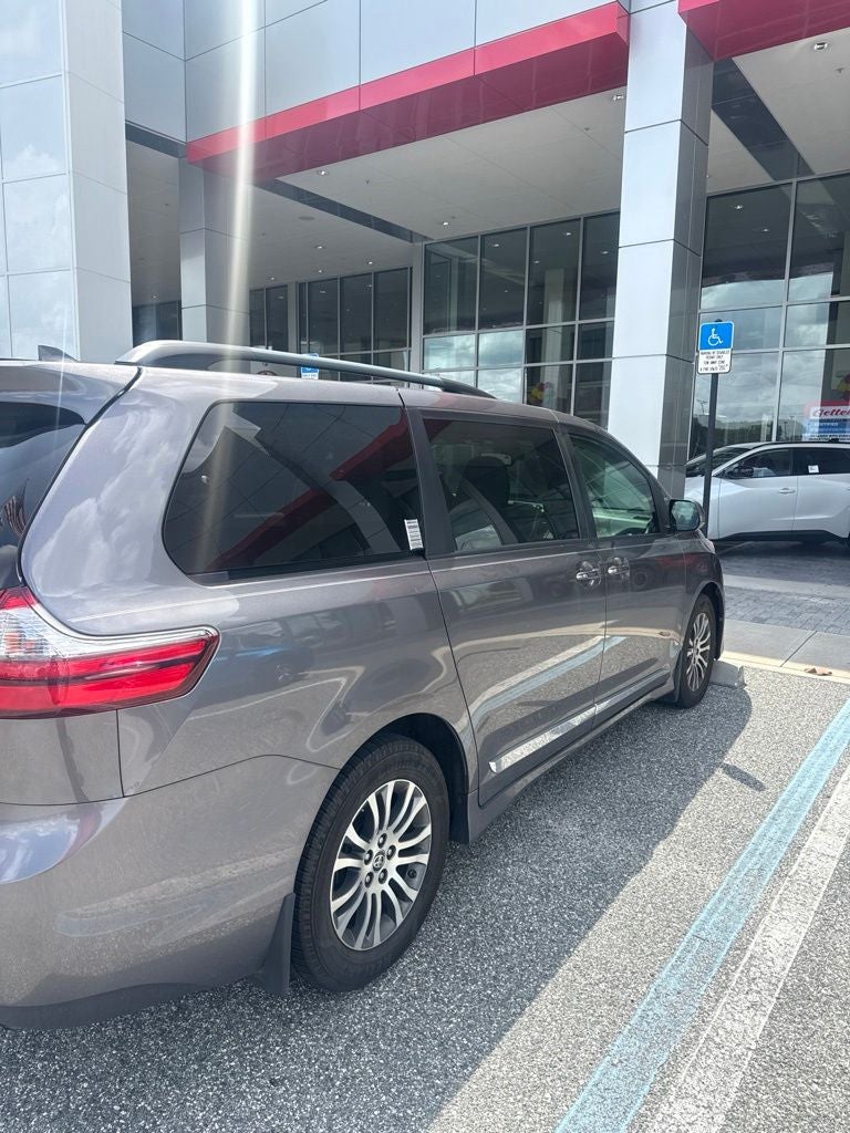 2020 Toyota Sienna XLE 8 Passenger