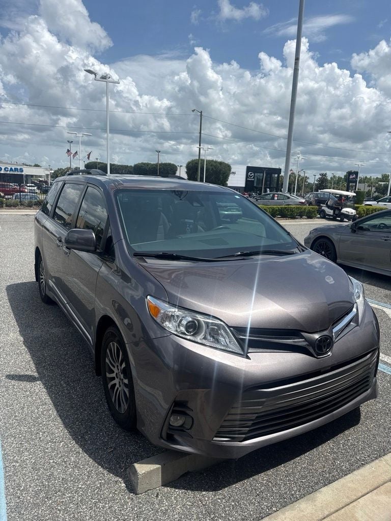 2020 Toyota Sienna XLE 8 Passenger