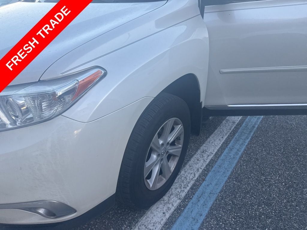 2013 Toyota HIGHLANDER Base Plus