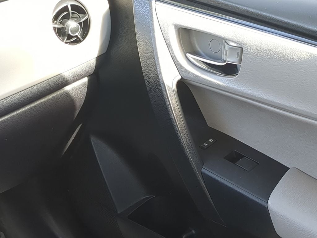 2019 Toyota COROLLA XLE