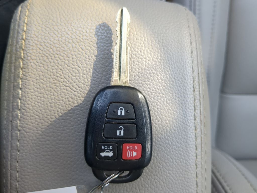 2019 Toyota COROLLA XLE