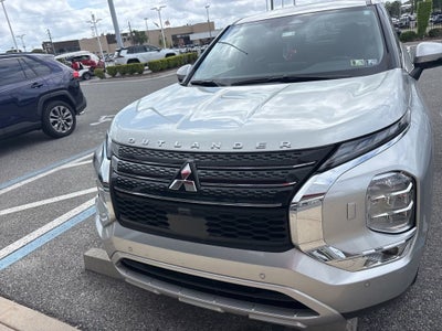 2023 Mitsubishi Outlander SE