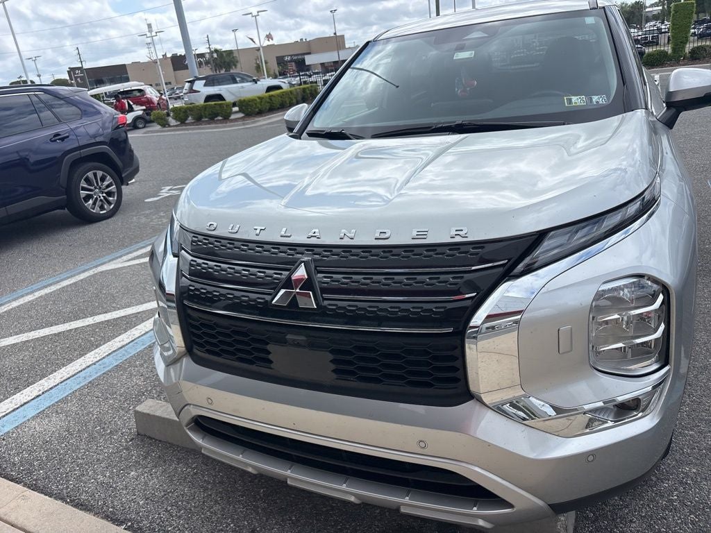 2023 Mitsubishi Outlander SE