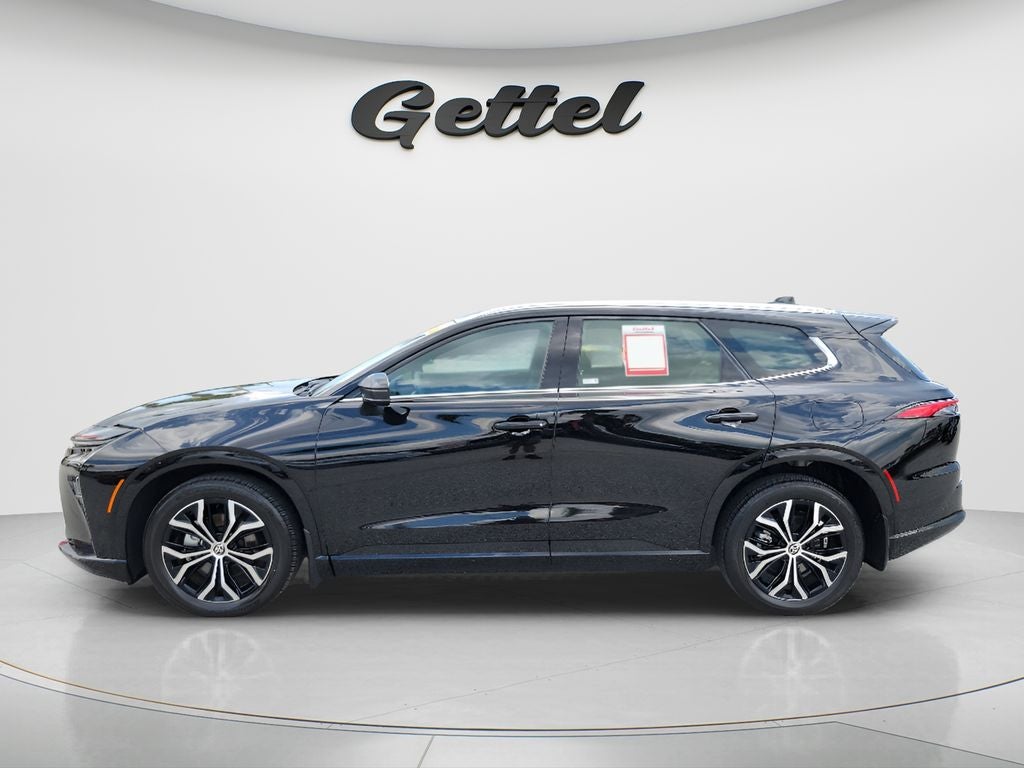 2025 Toyota Crown Signia XLE