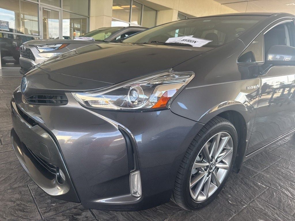 2017 Toyota Prius v Five