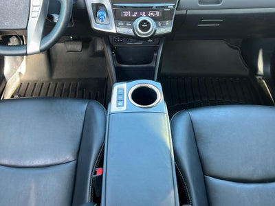 2017 Toyota Prius v Five