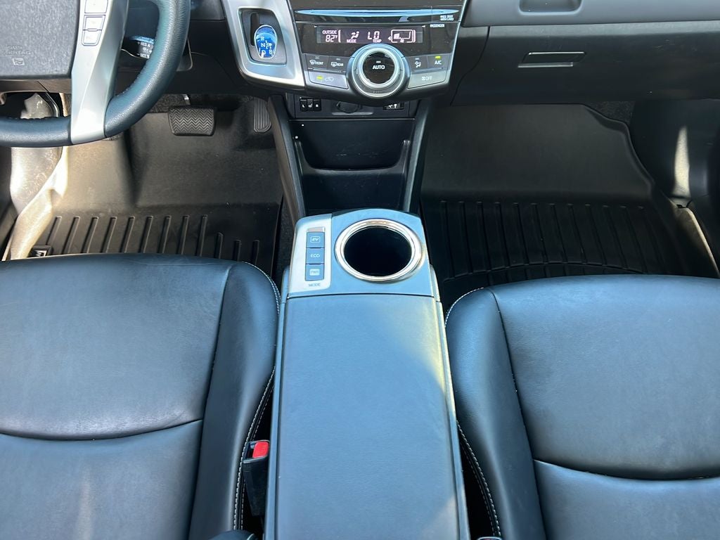 2017 Toyota Prius v Five