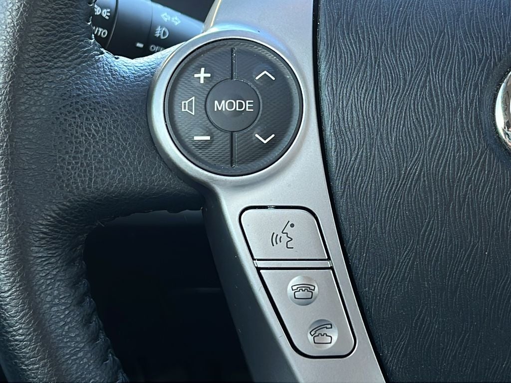 2017 Toyota Prius v Five