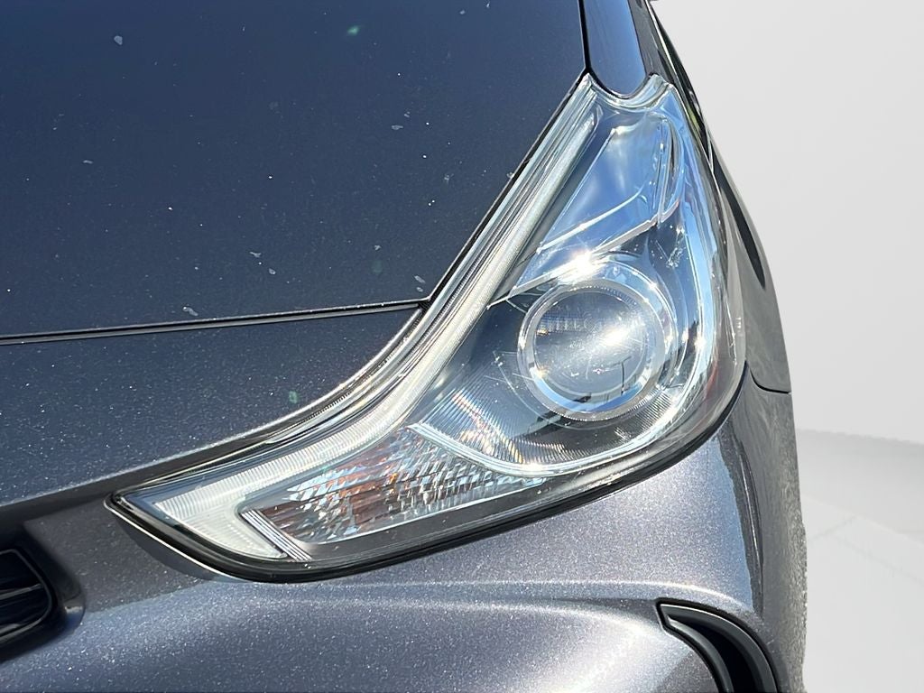 2017 Toyota Prius v Five