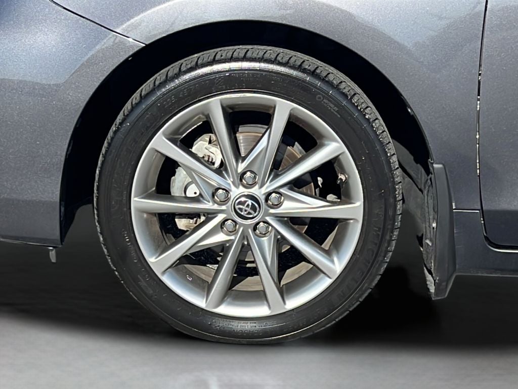2017 Toyota Prius v Five
