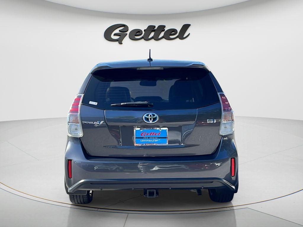 2017 Toyota Prius v Five