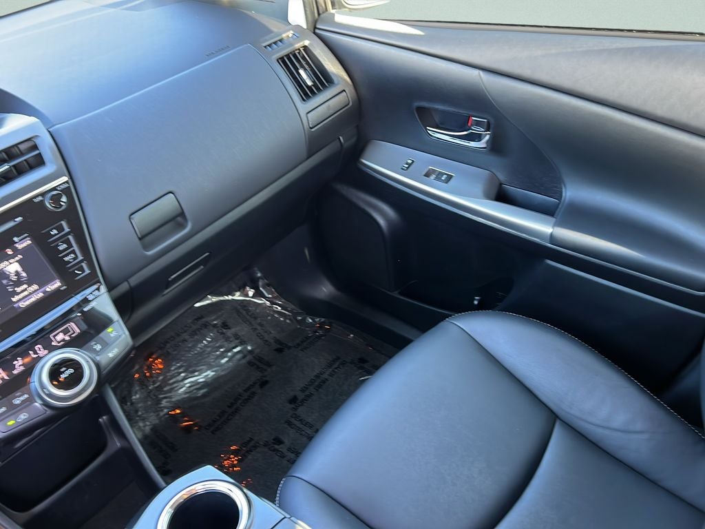 2017 Toyota PRIUS v Four