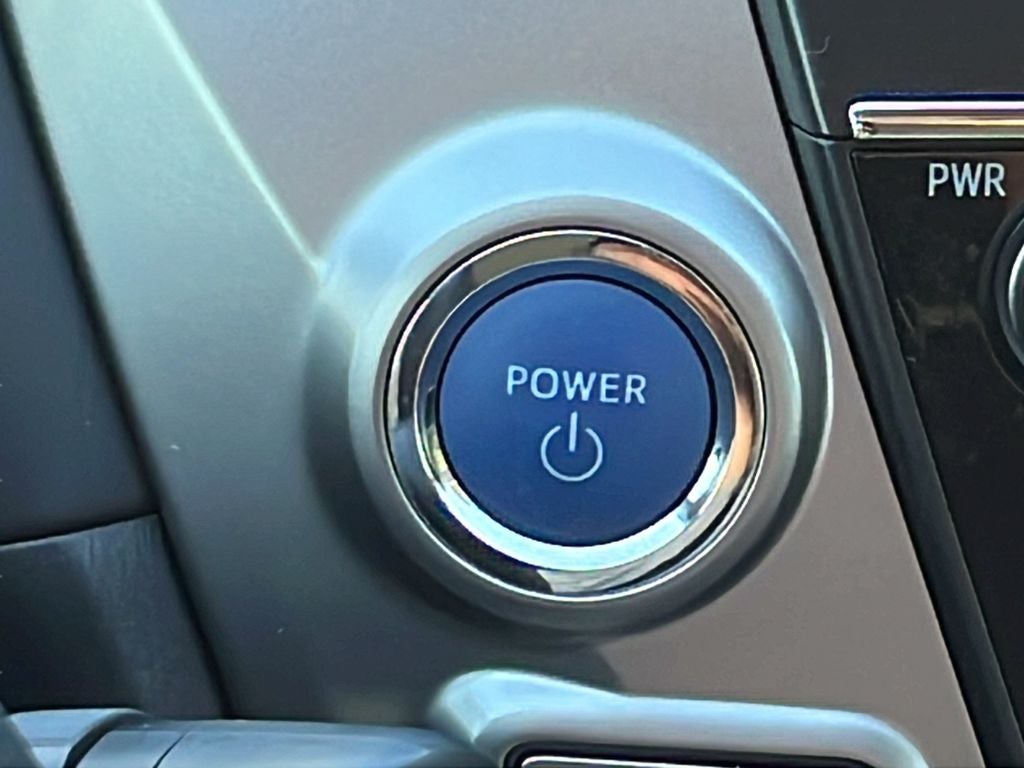 2017 Toyota PRIUS v Four
