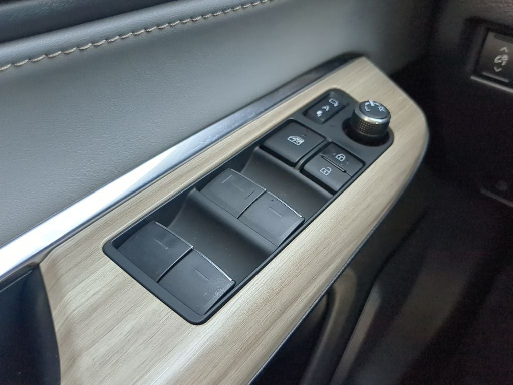 2023 Toyota Venza LE