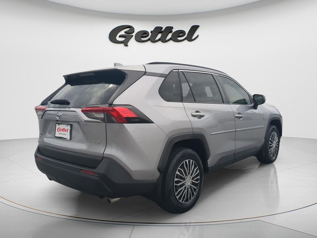2020 Toyota RAV4 LE