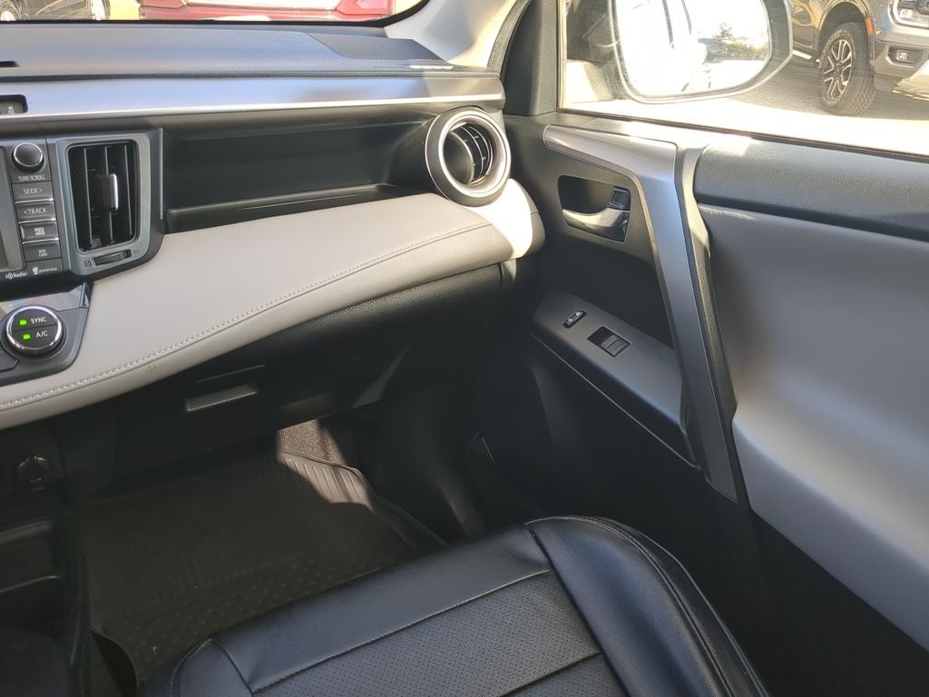 2016 Toyota RAV4 HYBRID XLE