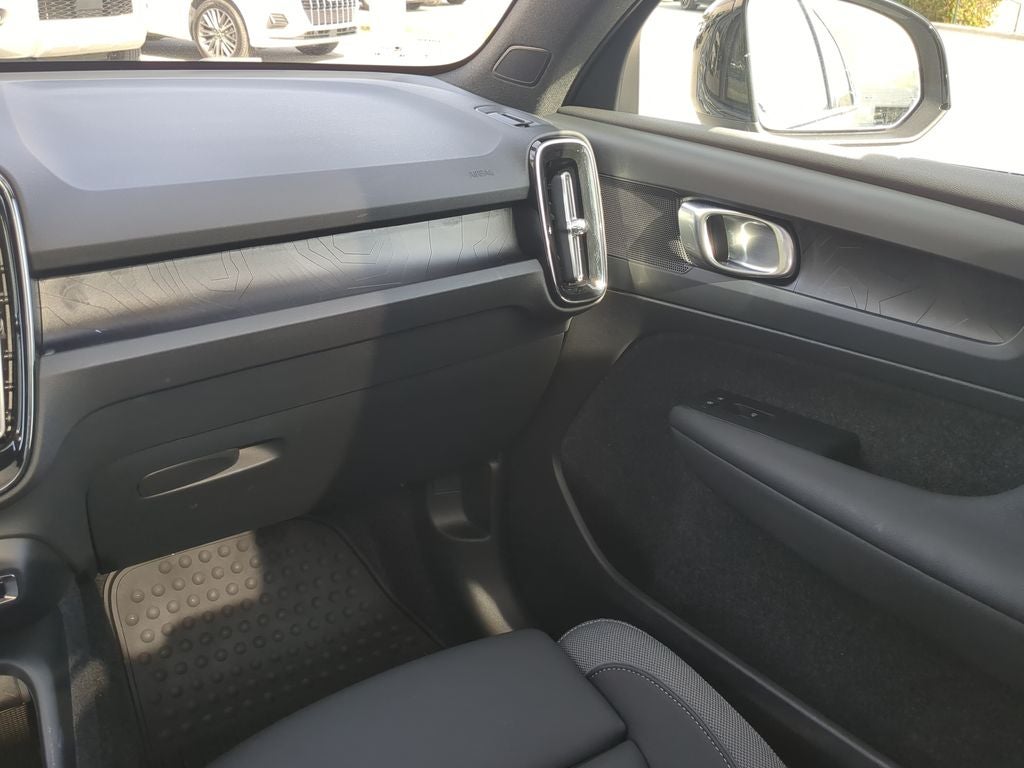 2023 Volvo C40 Twin Core