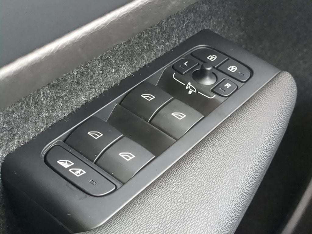 2023 Volvo C40 Twin Core