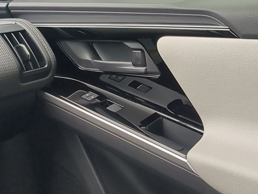 2025 Toyota bZ4X Limited